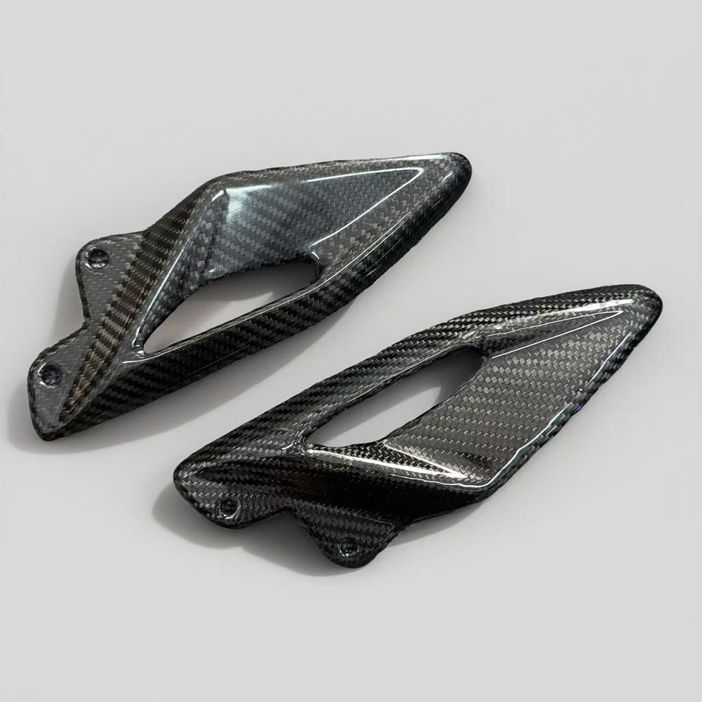 For Triumph Street Triple 660  - Crepe Pan Carbon のレビューと価格