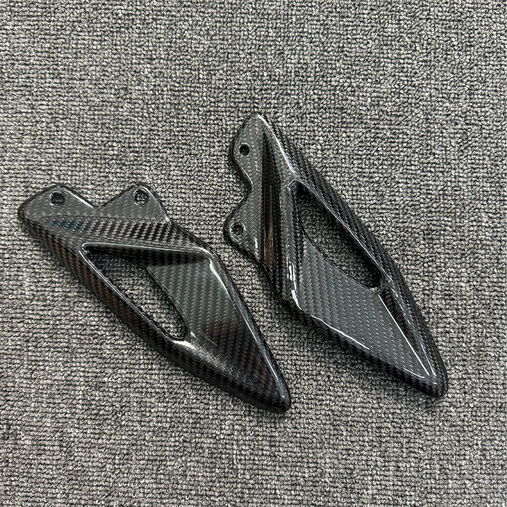 For Triumph Street Triple 660  - Crepe Pan Carbon のレビューと価格